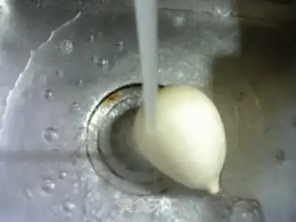 Make Fried egg radish soup step 1