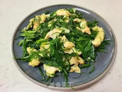 Make Garlic fried eggs step 5