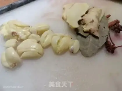 Make Yellow chicken step 1