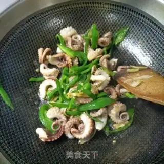 Make Wrinkled peppers and octopus legs step 14