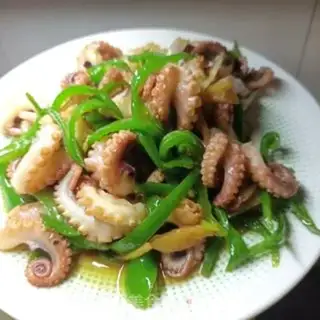 Make Wrinkled peppers and octopus legs step 15