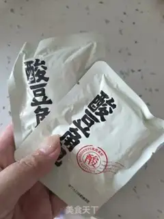 Make Old white elephant hen noodles step 1