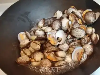 Make Smash the golden needles and the little seafood step 2