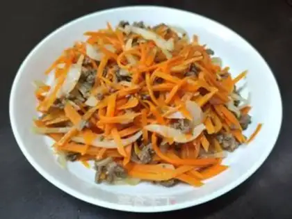 Make Carrot onion fried beef step 6