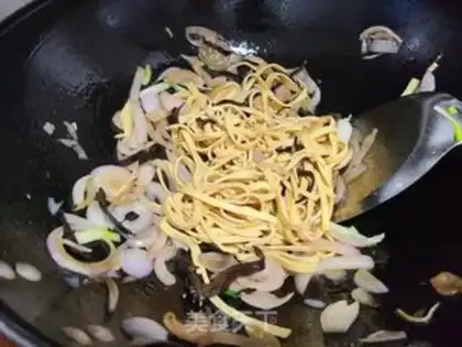 Make Onion fried tofu skin step 3
