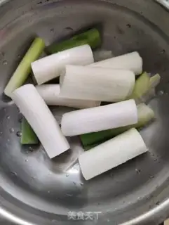 Make Onion fried chicken step 1