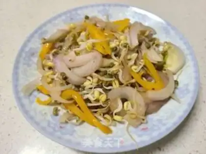 Make Pepper onion fried green bean sprouts step 5