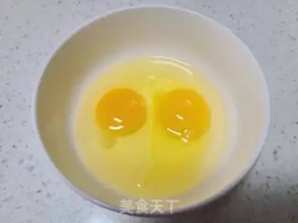 Make Red eggs in the snow step 4