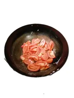 Make Tomato fried eggs step 2