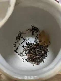 Make Ginger-tree rose tea step 1