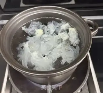 Make Silver-eared potatoes and rice step 2