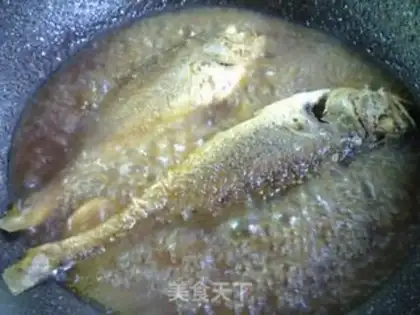 Make A small yellow fish-cooked fan step 8