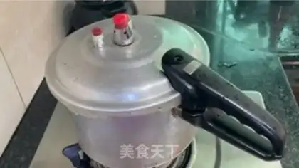 Make The red buttons, the ribs step 10
