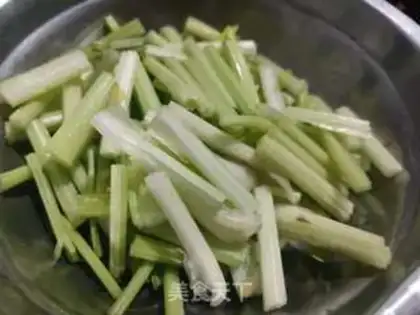 Make Celery fried liver step 2