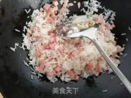 Make Gold and silver egg fried rice step 4