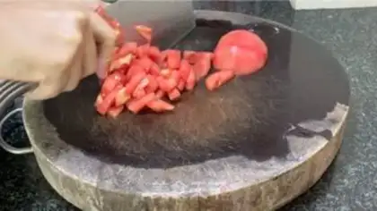 Make Tomato shrimp step 1