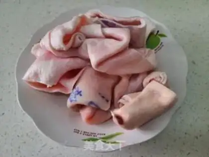 Make Celery with pig skin step 0