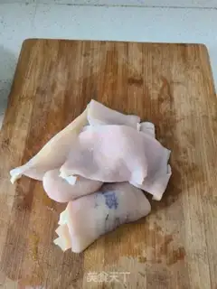 Make Celery with pig skin step 1
