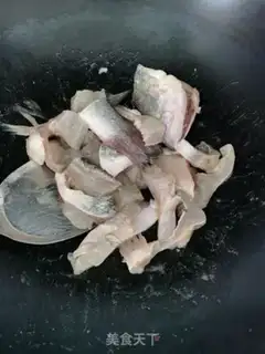 Make The sour bean horns boil the bass step 2