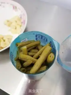 Make The sour bean horns boil the bass step 4