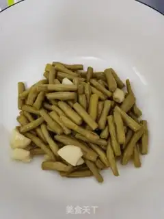 Make The sour bean horns boil the bass step 7