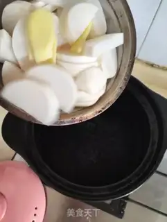 Make Roach beefball soup step 1