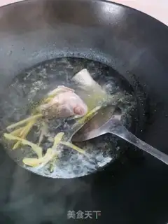 Make The sour bean horns boil the bass step 9