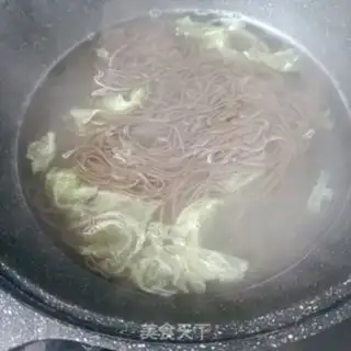 Make Shrimp oil and wheat noodles step 2