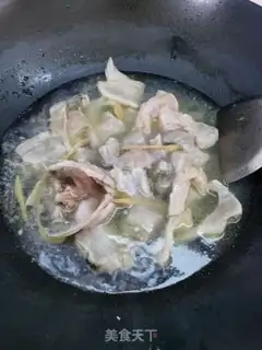 Make The sour bean horns boil the bass step 10