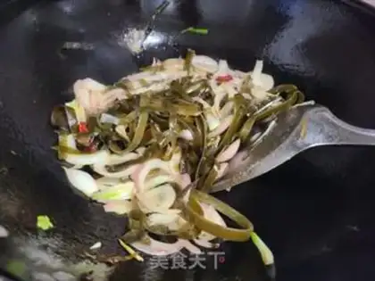 Make Onion fried seaweed step 3