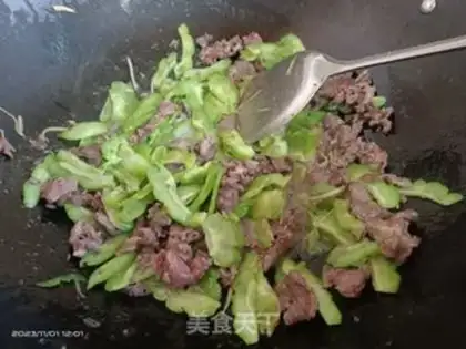 Make Scrambled beef step 3
