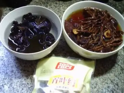 Make Blackwood tea, mushrooms burning leaves step 0