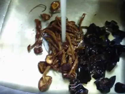 Make Blackwood tea, mushrooms burning leaves step 1
