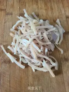 Make Onion fried pig skin step 2