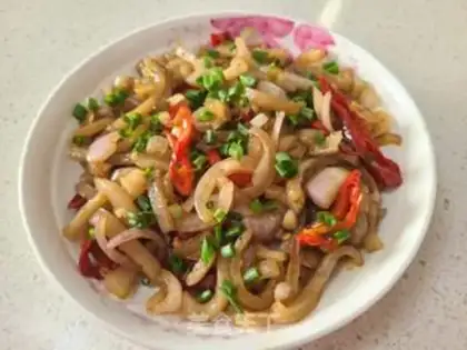 Make Onion fried pig skin step 6