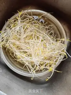 Make Garlic green bean sprouts step 0