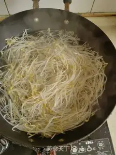 Make Garlic green bean sprouts step 3