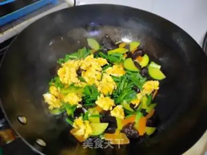 Make Blackwood pumpkin fried eggs step 6