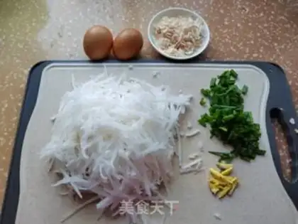 Make Shrimp leather, egg radish soup step 0