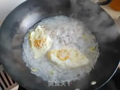 Make Shrimp leather, egg radish soup step 4