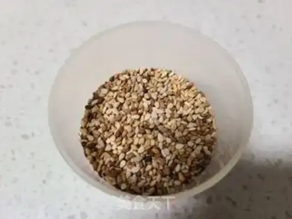 Make Little rice sesame paste step 1