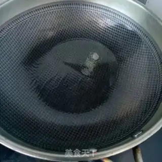 Make Snack leaves and black tiger shrimp step 4