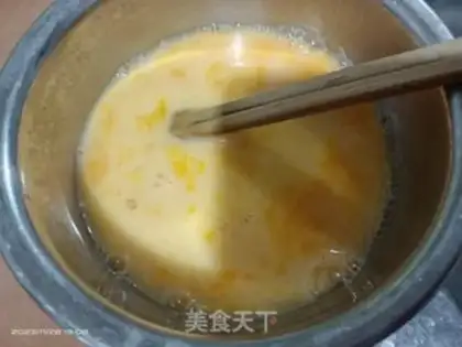 Make Tomato fried eggs step 1