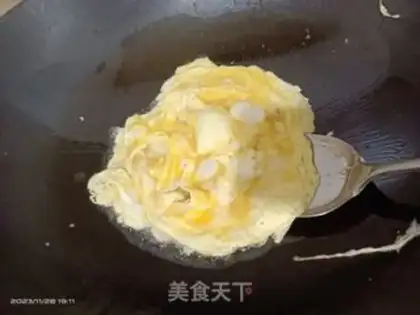 Make Tomato fried eggs step 2