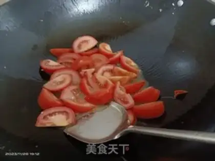 Make Tomato fried eggs step 4