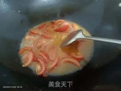 Make Tomato fried eggs step 5