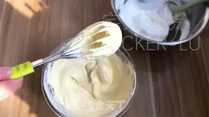 Make Light cream early cake step 8
