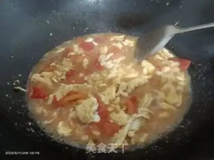 Make Tomato fried eggs step 8