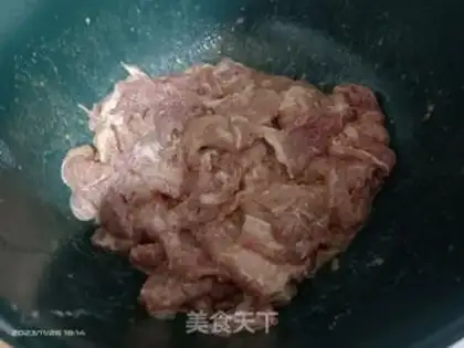 Make The golden mushroom fans skating meat step 0