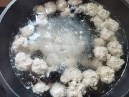Make Meatball fan soup step 7